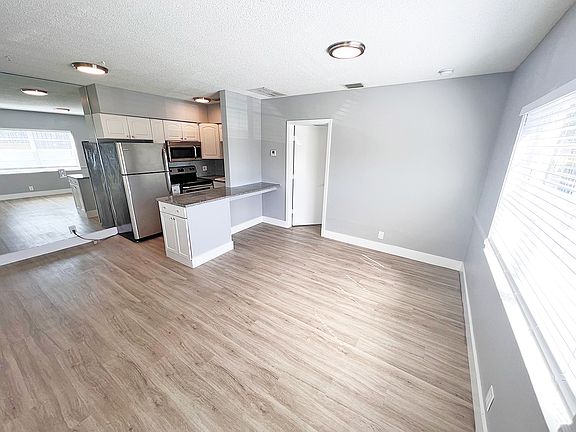 5th image of 631 NE 10th Ave APT 1