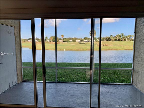 5th image of 1404 The Pointe Dr #1404