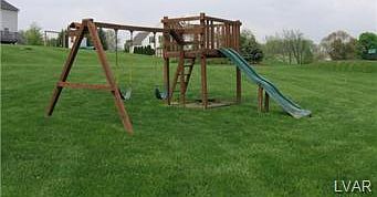 5th image of 702 Stone Hill Dr