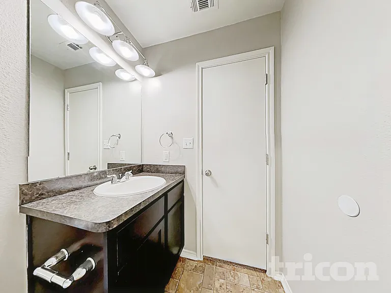 15102 Verela Dr — Photo 13