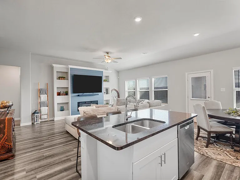 1004 Mamavic Ln — Photo 9