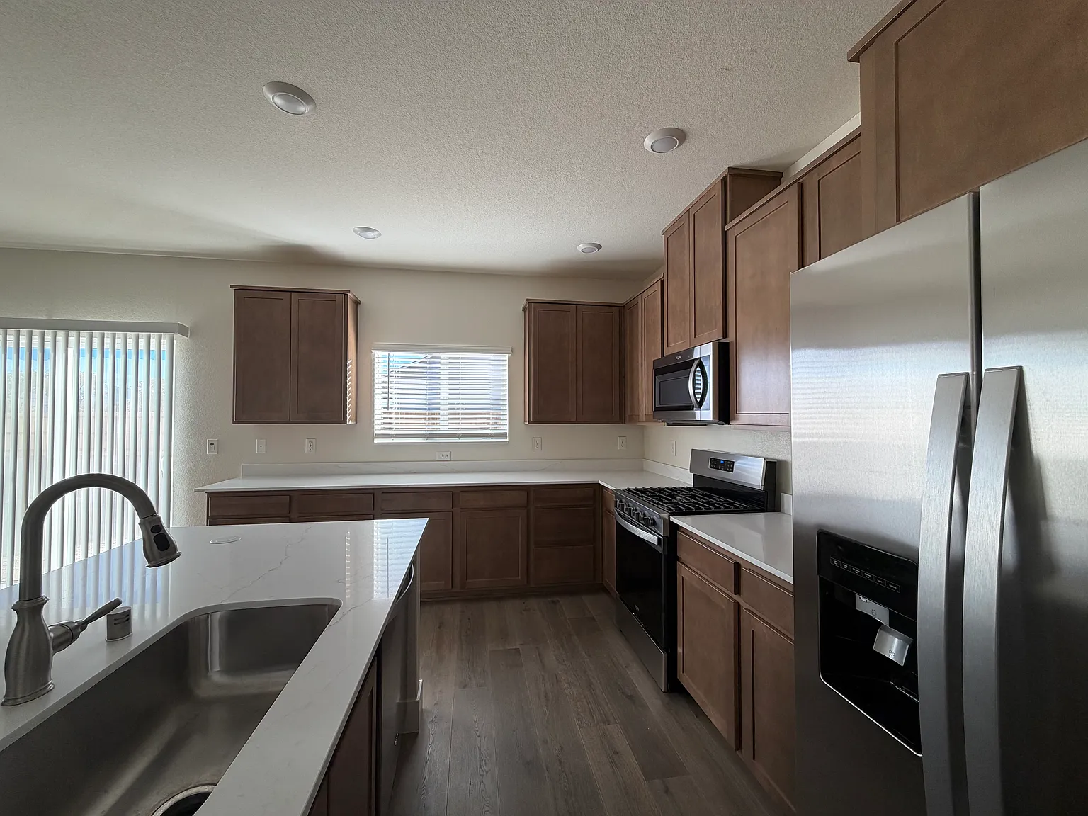 5 bed, 2393 sqft, $3,695 — Photo 2