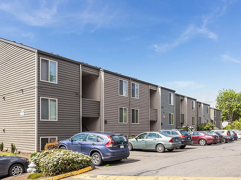 Kenmore Village Apartments — Photo 5