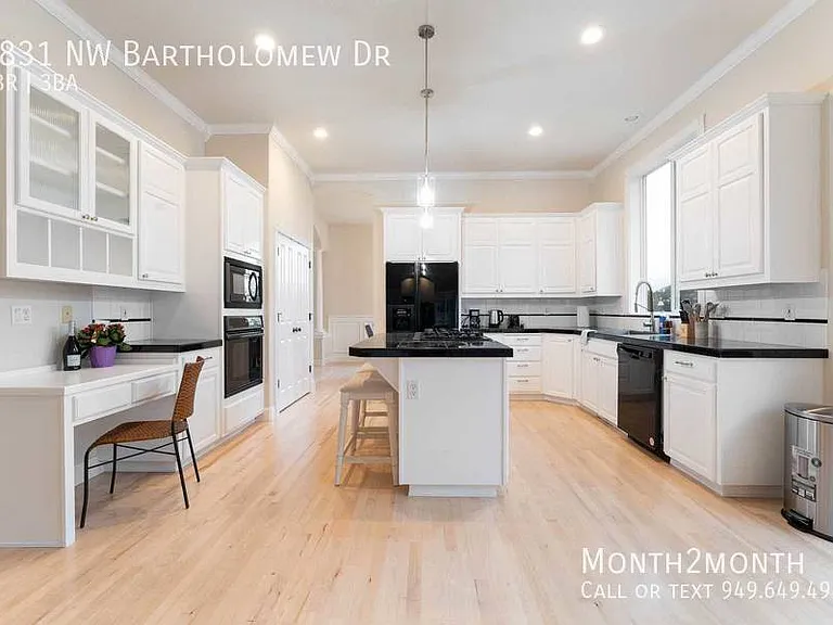 9831 NW Bartholomew Dr — Photo 6
