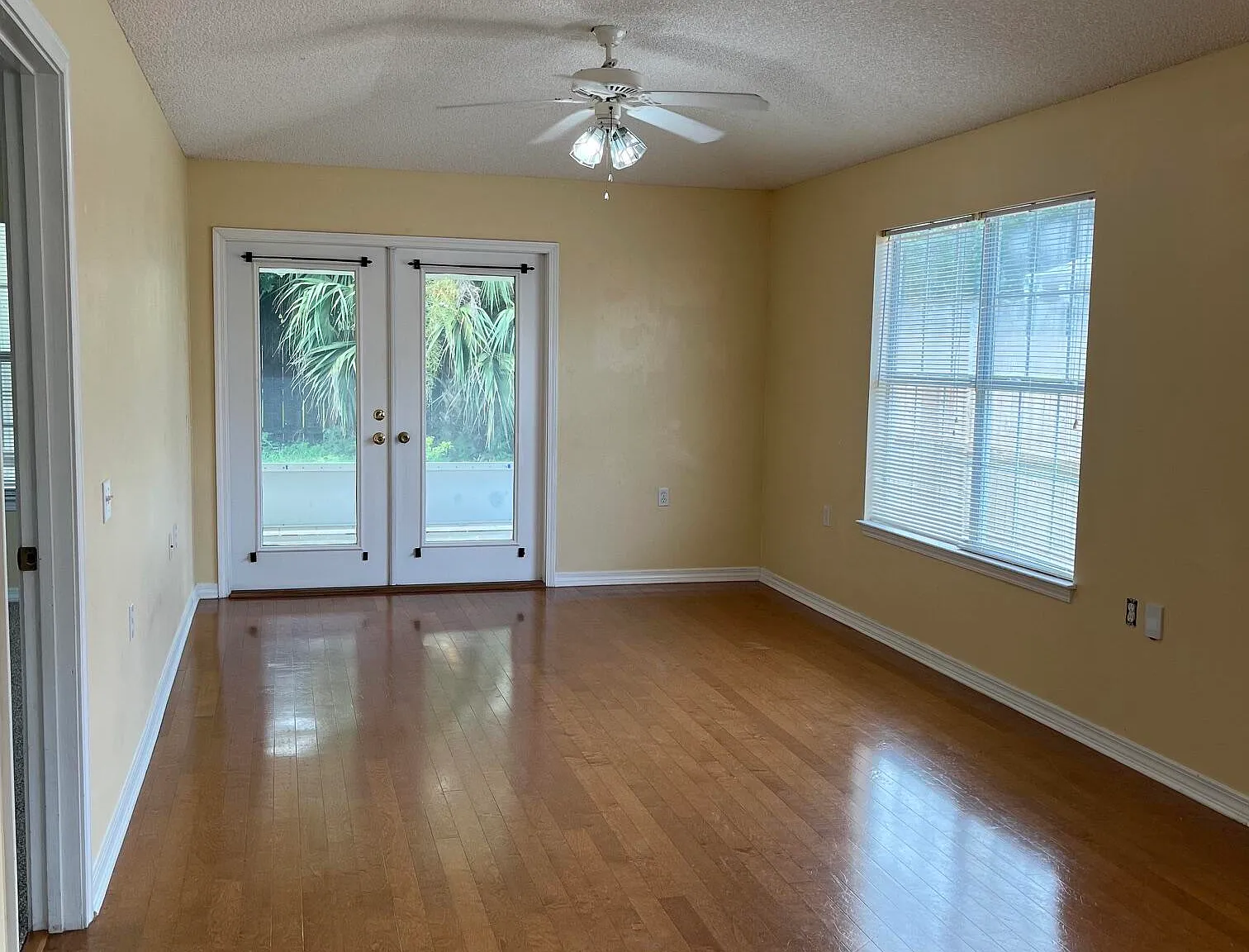 3 bed, 1200 sqft, $1,900 — Photo 3