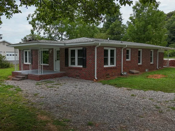 2292 Blacksnake Rd, Mount Airy, GA 30563