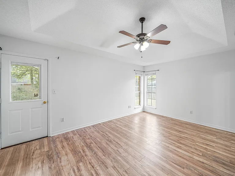 3313 Country Meadow Ln — Photo 13