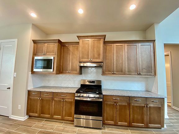 4th image of 2214 Ironwood Pass Dr