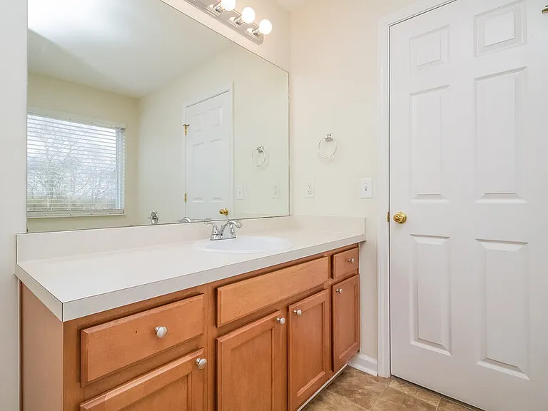 4565 Hawthorn Dr — Photo 12