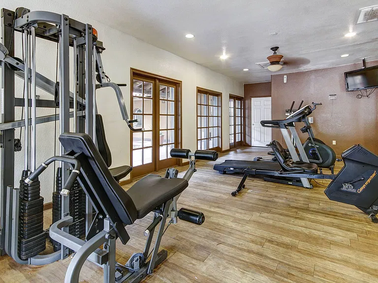 La Hacienda Apartment Homes — Photo 8