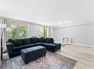 1055 River Rd APT 301, Edgewater, NJ 07020