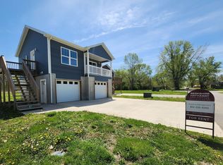 421 N 6th St, Clinton, IN 47842