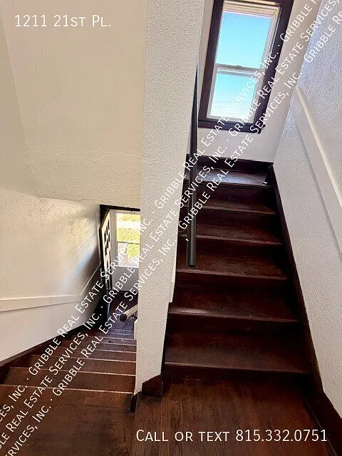 2 bedroom upper level apartment w/laundry hook-ups in basement — Photo 2