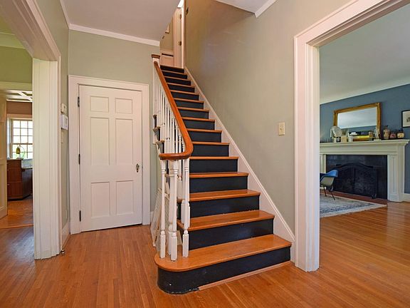 3rd image of 124 Glenmary Ave
