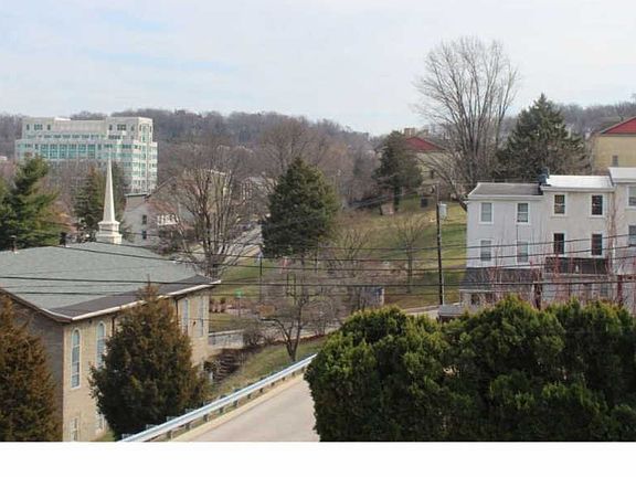 4th image of 220 Brittmoir Ave