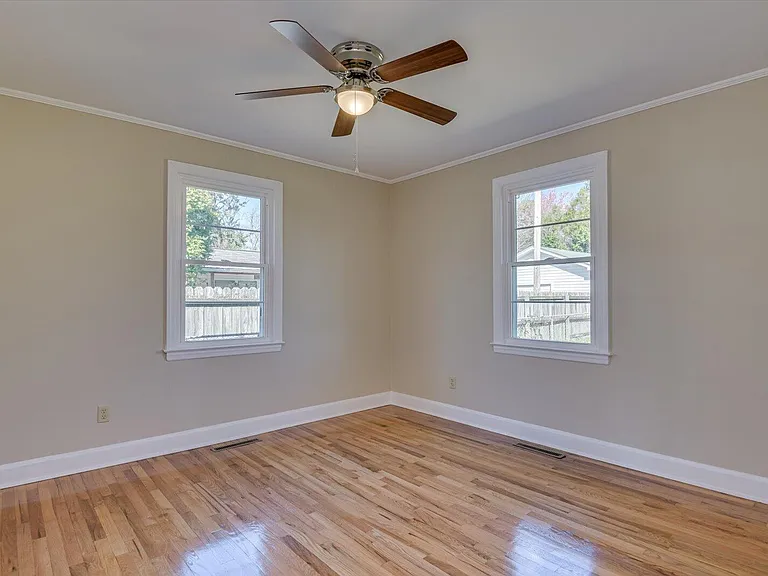 302 Burgess Dr — Photo 19
