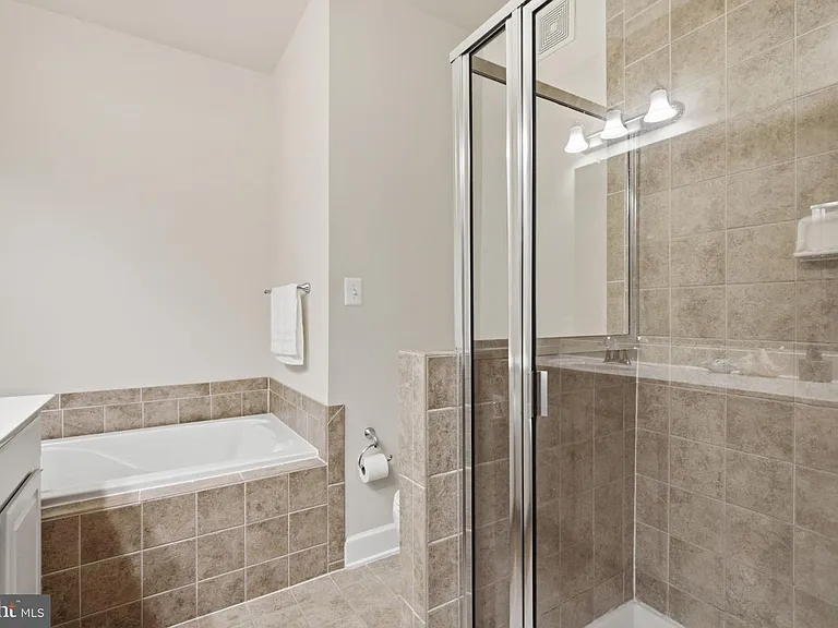 13624 Dover Cliffs Pl — Photo 17