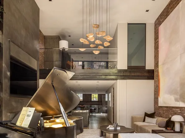 80 Washington Place image 2 of 26