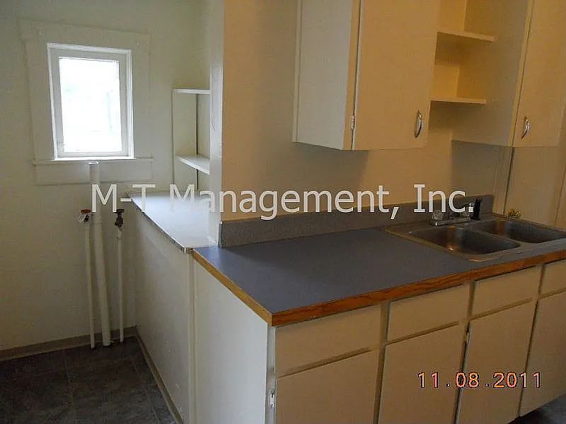 1st image of 820 W Dalton Ave