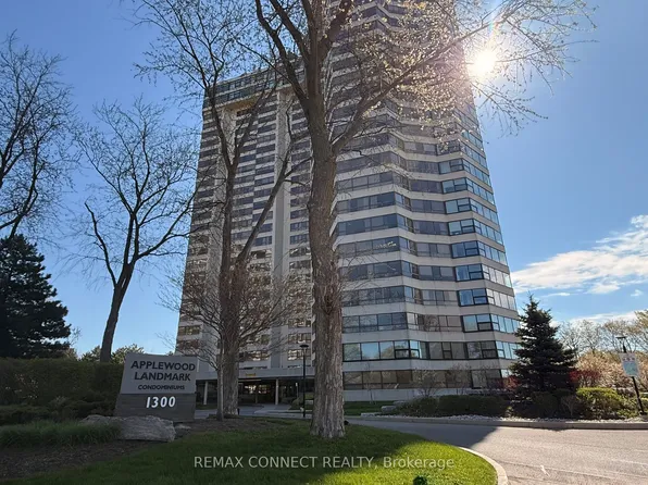 1300 Bloor St #2107, Mississauga, ON L4Y 3Z2
