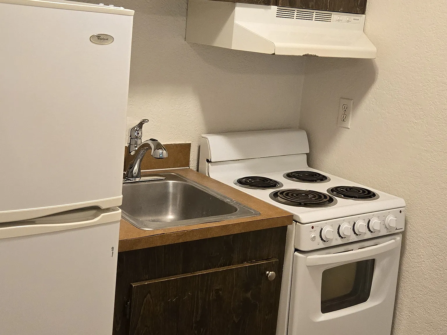 Studio, 400 sqft, $1,200 — Photo 3