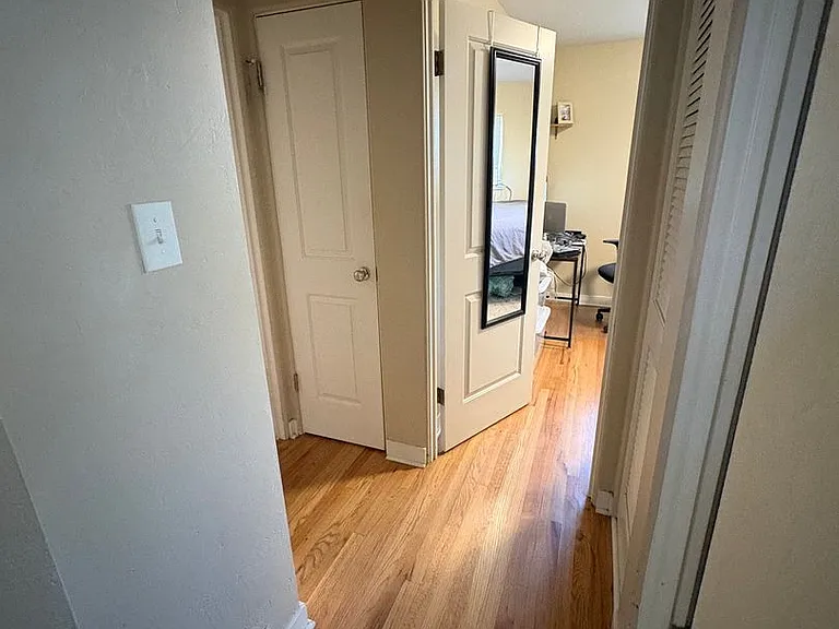 2030 Marshall St — Photo 4