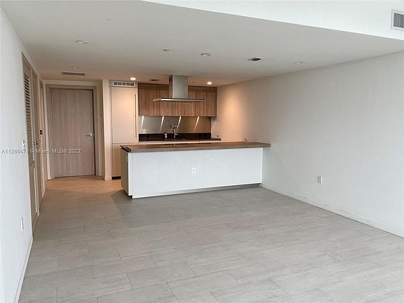 5th image of 1000 Brickell Plz #3606