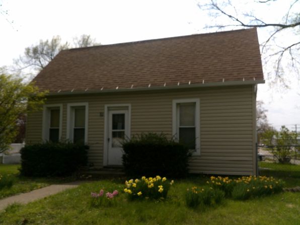 701 S Cain St, Clinton, IL 61727