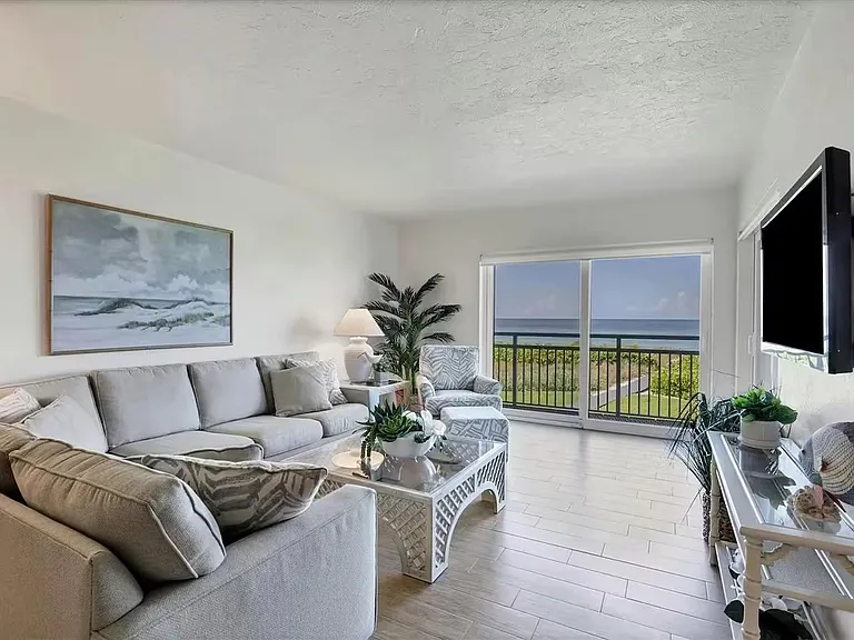 5201 Gulf Of Mexico Dr — Photo 2