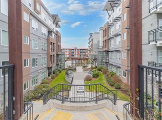 1020 Inverness Rd #203, Saanich, BC V8X0B1