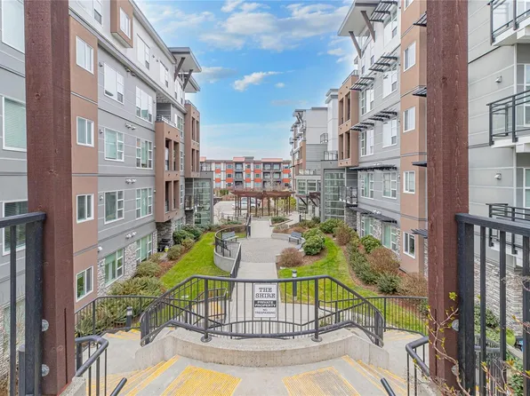 1020 Inverness Rd #203, Saanich, BC V8X 0B1