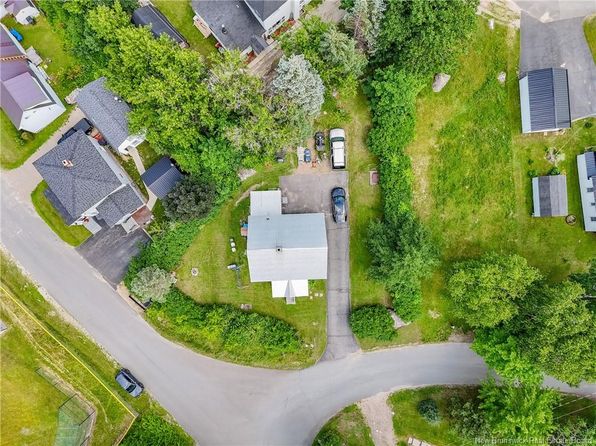 18 Cedar St, McAdam, NB E6J 1V6