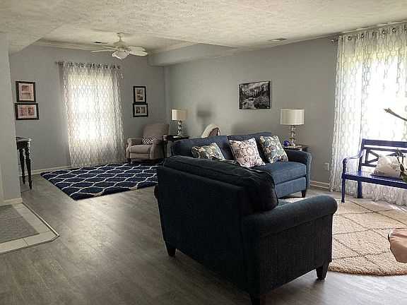 2nd image of 8122 Cobblestone Ct