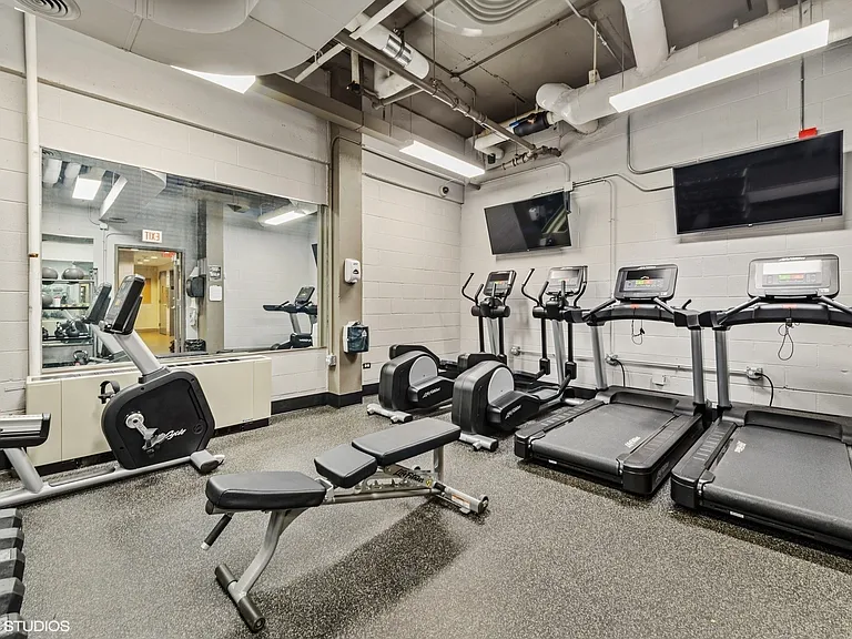 1850 N Clark St #710 — Photo 14