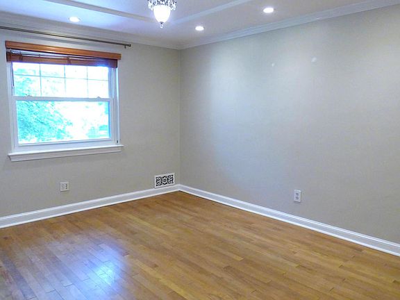3rd image of 1734 Price St
