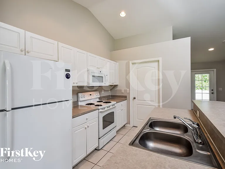 218 Manatee St — Photo 5