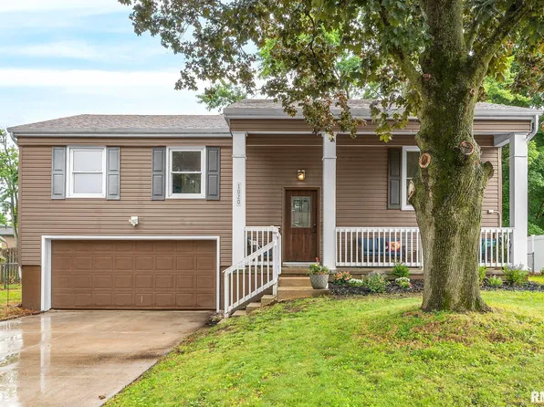 1020 E Madison St, Morton, IL 61550