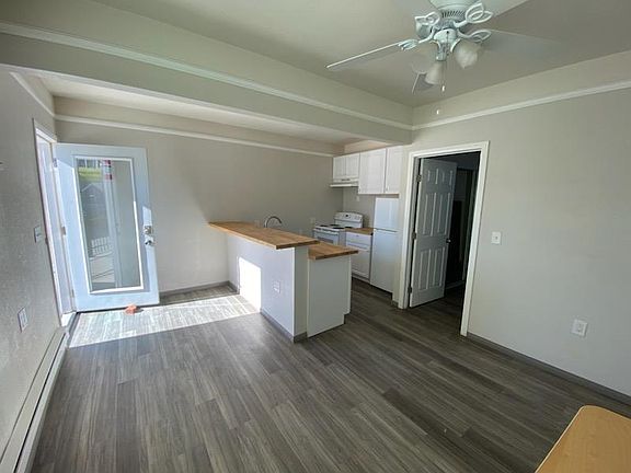 3rd image of 971 W Main St #C