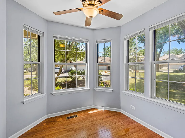 2146 Camden Ln — Photo 9