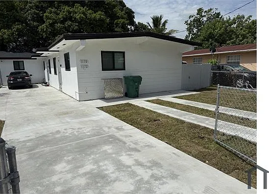 1170 NW 25th St — Photo 11