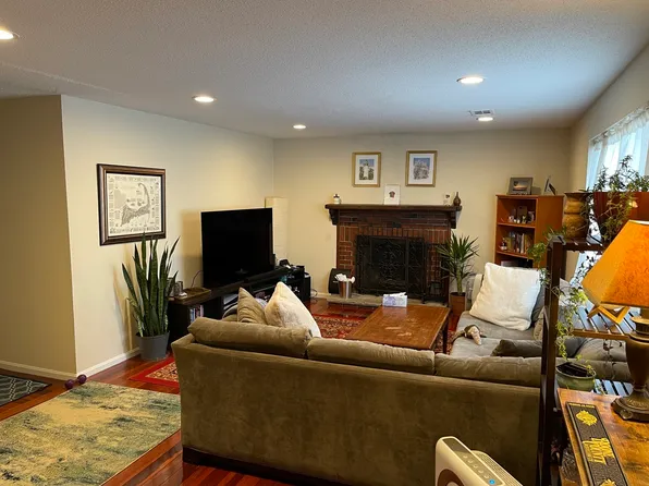 50 Gilbert St #50, Watertown, MA 02472