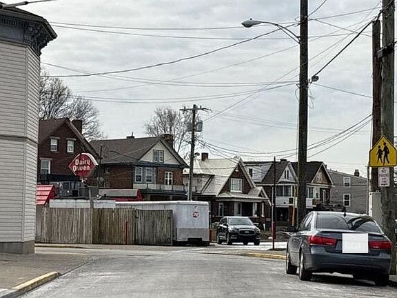 4th image of 4517 Lawrence St