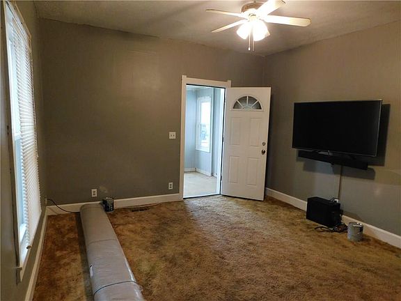 5th image of 144 W Forsythe St