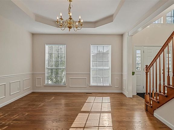 4th image of 361 Buckington St