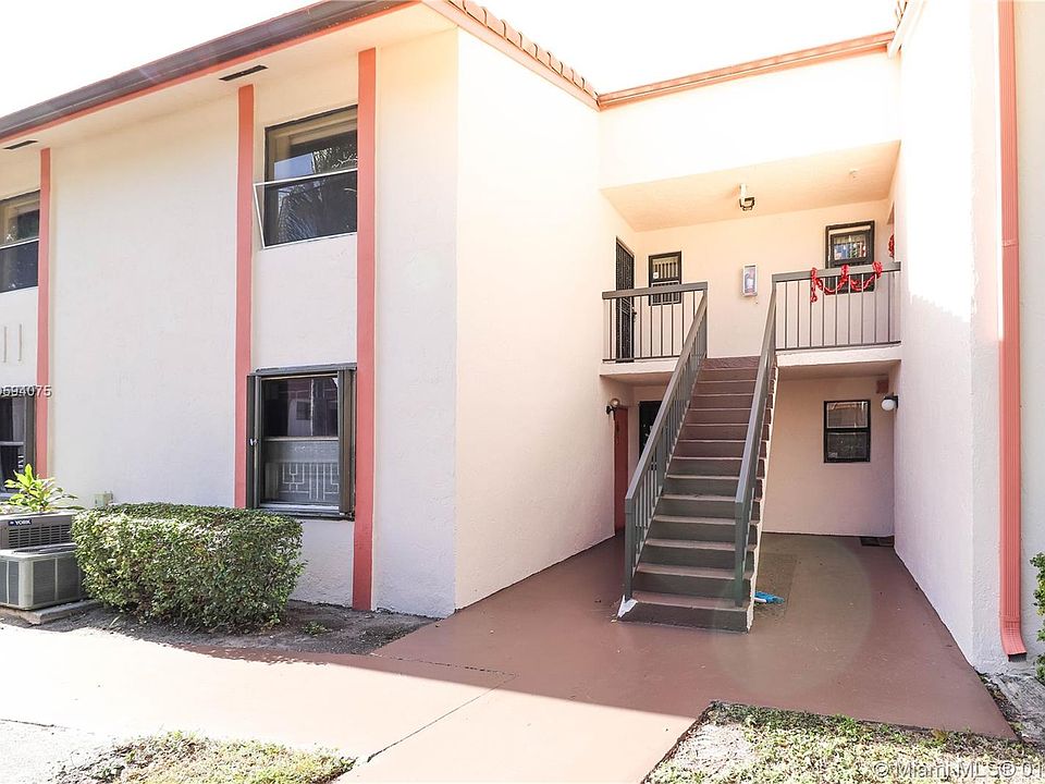 1st image of 905 NE 209th St APT 202-30
