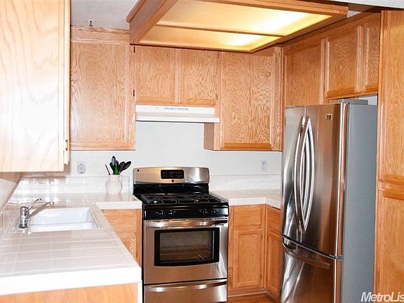 5th image of 4919 Dover Ln #140