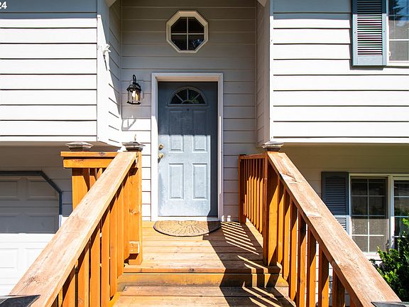 3rd image of 2215 NE 150th Ave