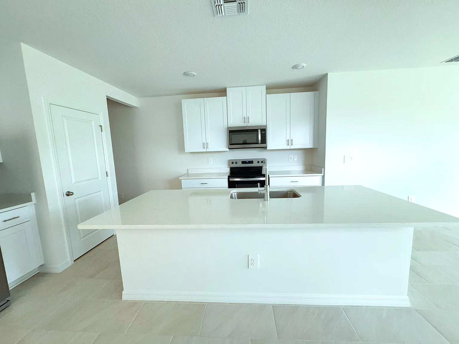 4 bed, 1687 sqft, $2,199 — Photo 4