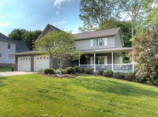 1016 Moss Creek Dr, Hurricane, WV 25526