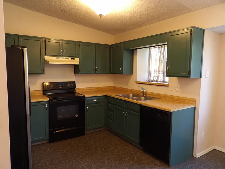 3483 Foxridge Dr — Photo 8